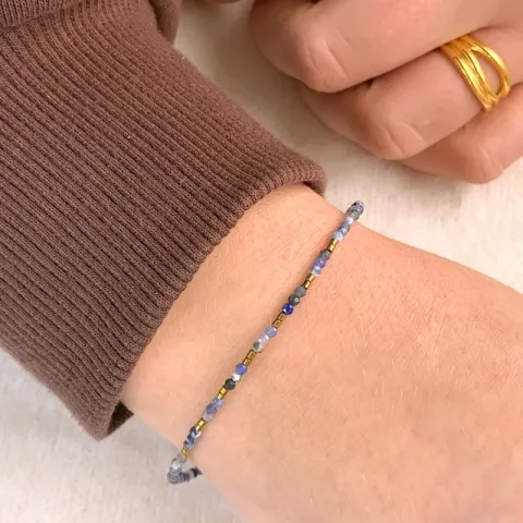 stein armbånd med sodalit og hematite.