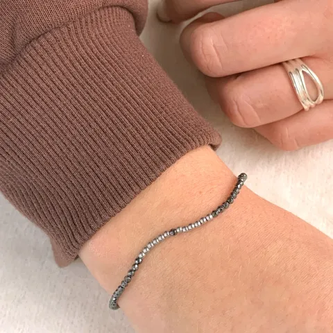 armbånd med hematite og hematite.