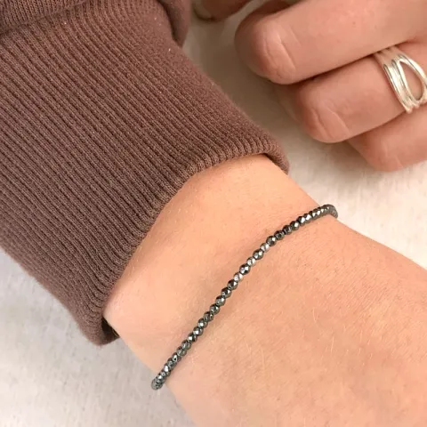 armbånd med hematite og 3 hematite.