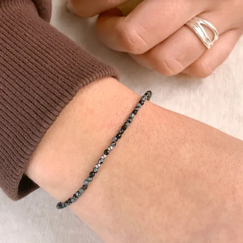 stein armbånd med obsidian og 3 hematite.