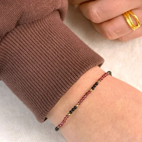 armbånd med onyks og granat og 6 hematite.