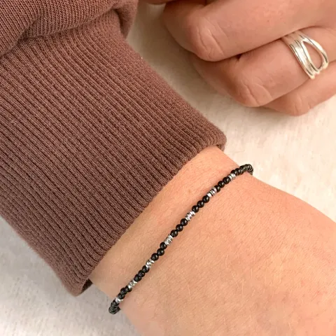 svart armbånd med onyks og hematite.