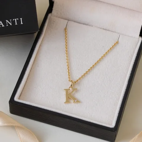 bokstav k diamant anheng i 9 karat gull 0,01 ct