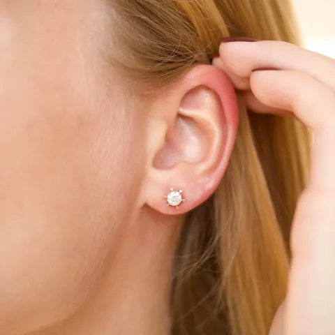 2 x 0,40 ct lab grown diamant ørestikker i 14 karat gull med lab grown diamant 