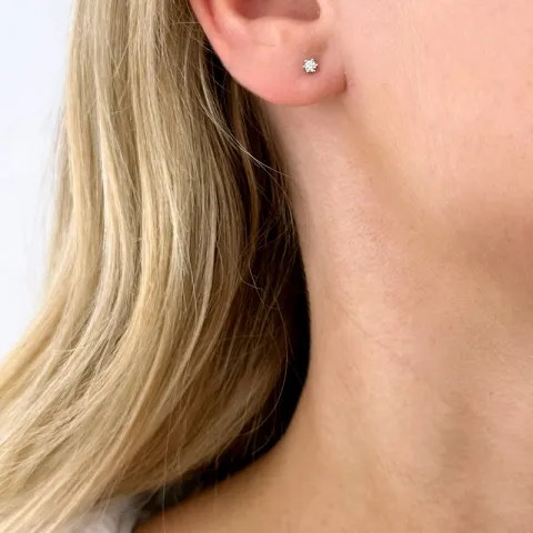 2 x 0,10 ct lab grown diamant solitaireørepynt i 14 karat hvitt gull med lab grown diamant 