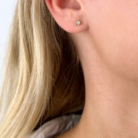 2 x 0,05 ct lab grown diamant solitaireørepynt i 14 karat gull med lab grown diamant 