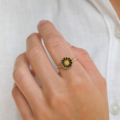 12 mm margeritt svart ring i forgylt sølv - Marie
