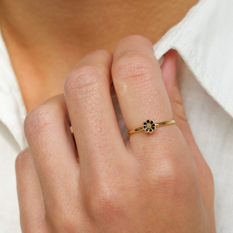 5 mm margeritt svart ring i forgylt sølv - Maggie