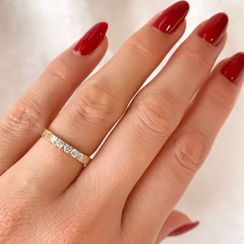 smal alliansering i 14 karat gull 5 x 0,05 ct