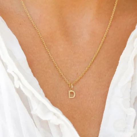 bokstav d anheng i 8 karat