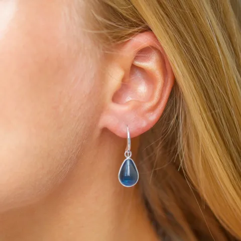 dråpe mørkeblå mørkeblå krystall øredobber i sølv - Loom Stones