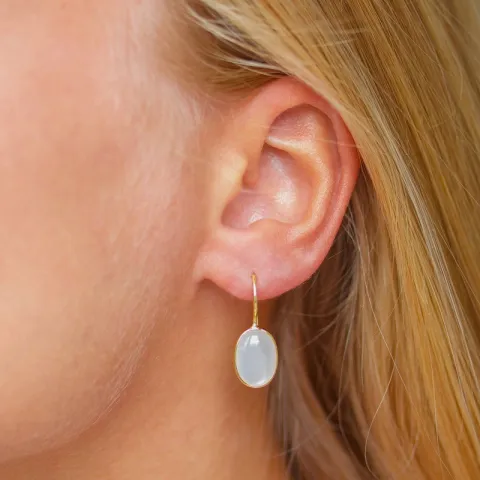 ovale månestein øredobber i forgylt sølv - Loom Stones