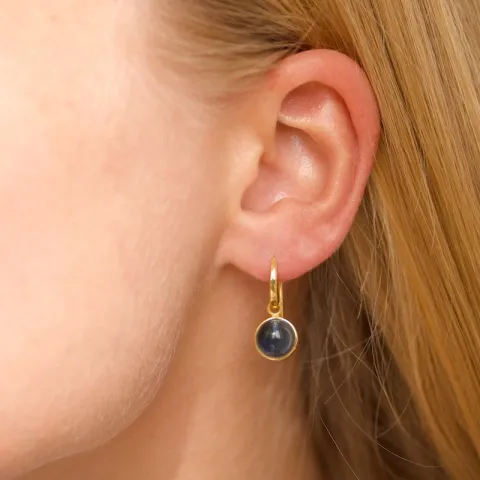 runde blå mørkeblå krystall øredobber i forgylt messing - Loom Stones