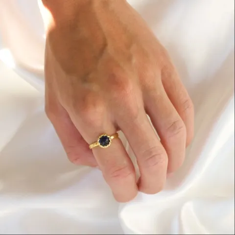 syntetisk safir ring i forgylt messing - Eliné