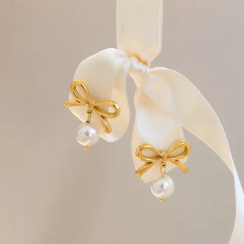 vanntette sløyfe perle øredobber i forgylt stål - OCEANA