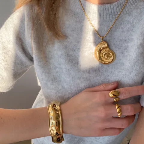 vanntett musling halskjede i forgylt stål - OCEANA