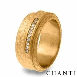 Hamret giftering i 14 karat gull 0,08 ct