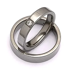 Gifteringer i titanium 0,05 ct