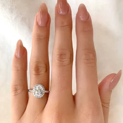 Oval zirkon ring i rodinert sølv