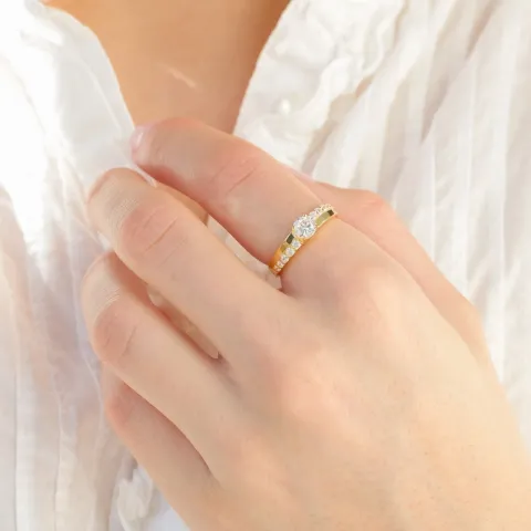 Elegant rund zirkon ring i forgylt sølv