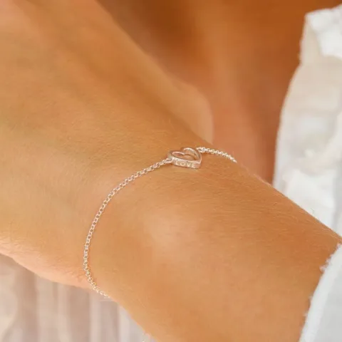 Elegant hjerte armbånd i sølv