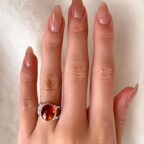 Oval rav sølv ring i oksidert sterlingsølv