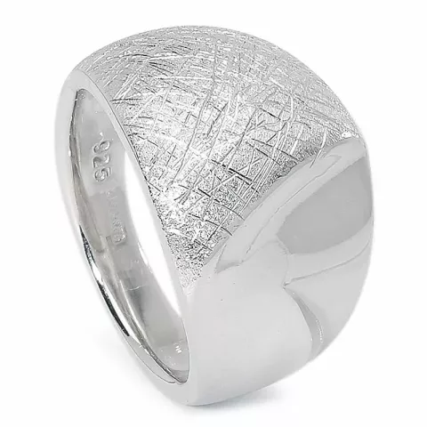 Bred strukturert ring i sølv