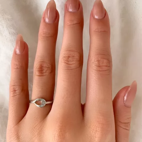 Elegant dråpe ring i sølv