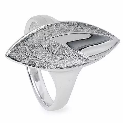 Skulpturell strukturert ring i sølv