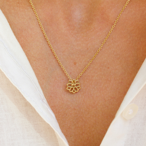 Fødselsblomst juli ridderspore anheng i forgylt sølv