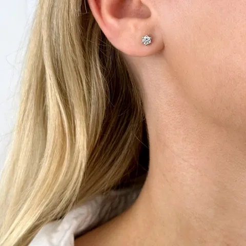 2 x 0,20 ct solitaireørepynt i 14 karat hvitt gull med diamant