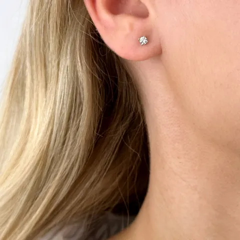 2 x 0,10 ct solitaireørepynt i 14 karat hvitt gull med diamant