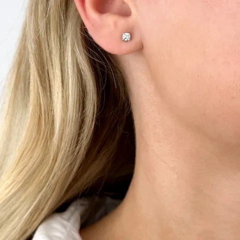 2 x 0,20 ct solitaireørepynt i 14 karat hvitt gull med diamant