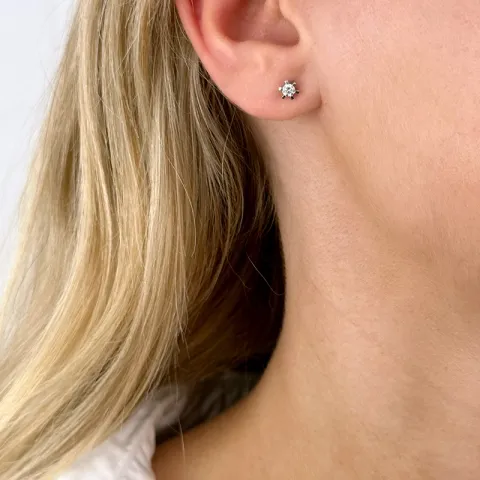 2 x 0,10 ct solitaireørepynt i 14 karat hvitt gull med diamant