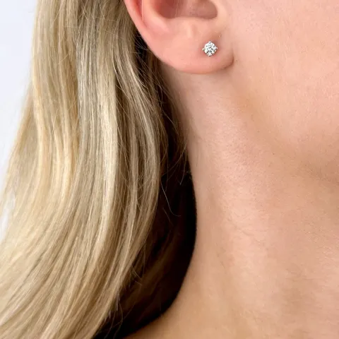 2 x 0,20 ct solitaireørepynt i 14 karat hvitt gull med diamant