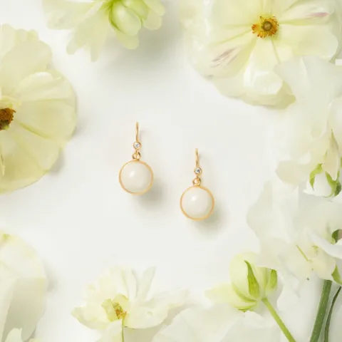 Julie Sandlau Prime Ivory øredobber i forgylt sølv hvit krystall