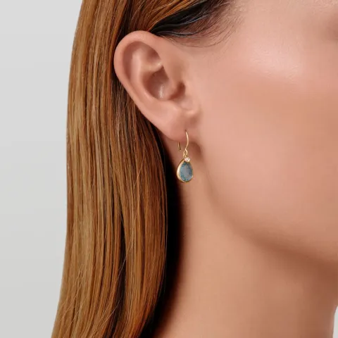 Julie Sandlau Leela øredobber i forgylt sølv blå krystall hvit zirkon
