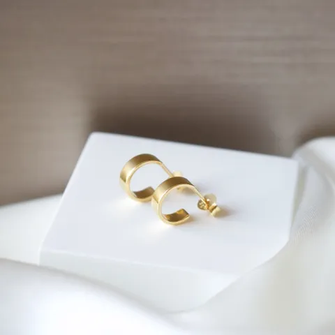ID Fine IDH011GD chunky mini hoops i forgylt sølv
