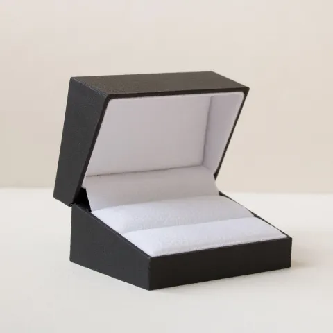 5 og 4 mm gifteringer i 9 karat hvitt gull 0,03 ct - par