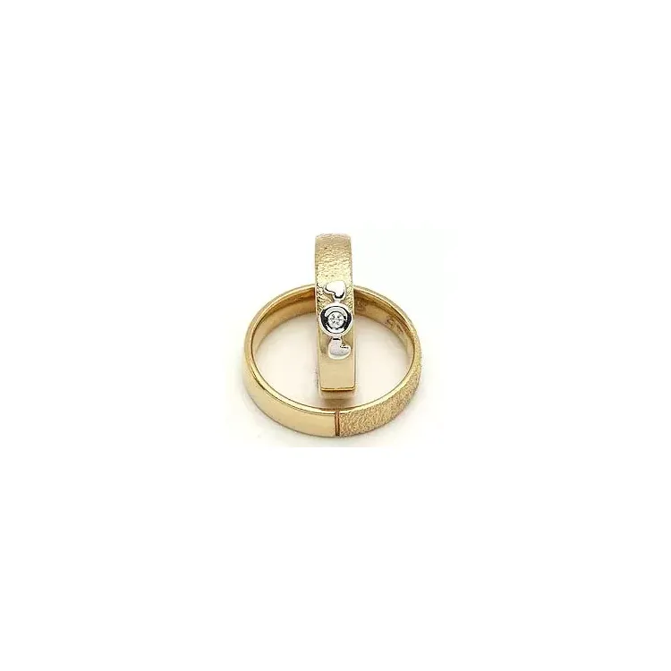 Gifteringer fra rs of scandinavia i 8 karat gull og hvitt gull 0,02 ct