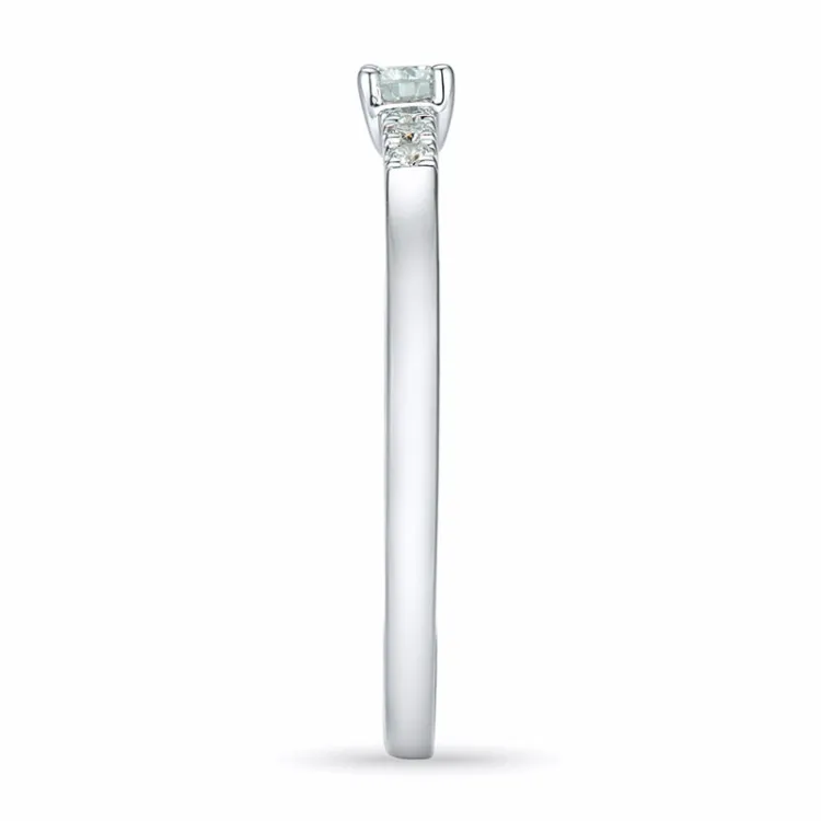 rund diamantring i 14 karat hvitt gull 0,08 ct 0,06 ct