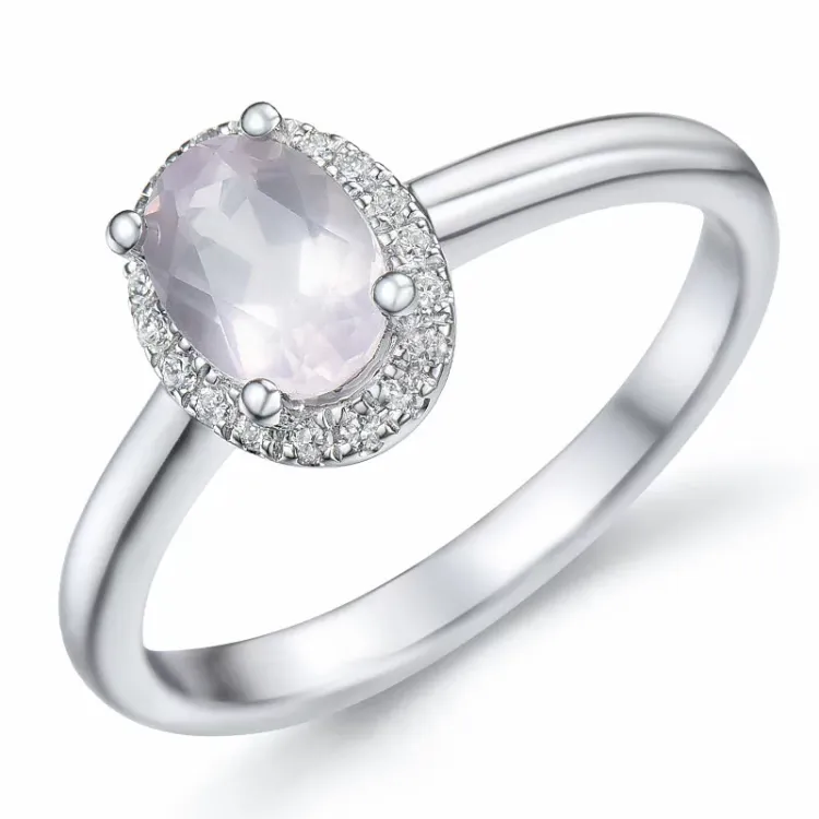 oval kvarts diamantring i 14 karat hvitt gull 0,80 ct 0,09 ct