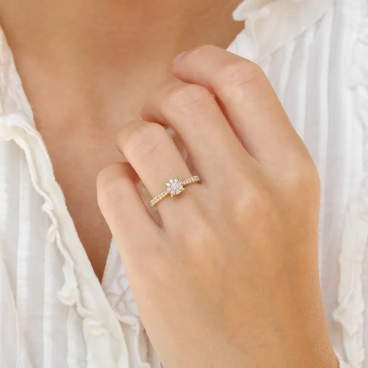 rund diamantring i 14 karat gull 0,10 ct 0,36 ct