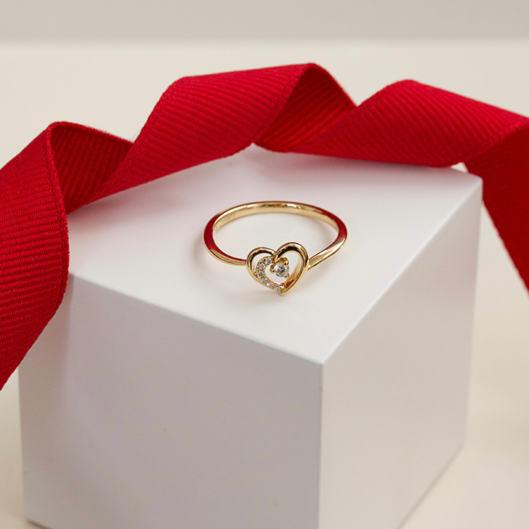 hjerte diamant ring i 14 karat gull 0,065 ct