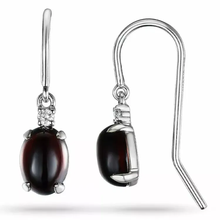 ovale granat diamantøredobb i 14 karat hvitt gull med granat og diamant
