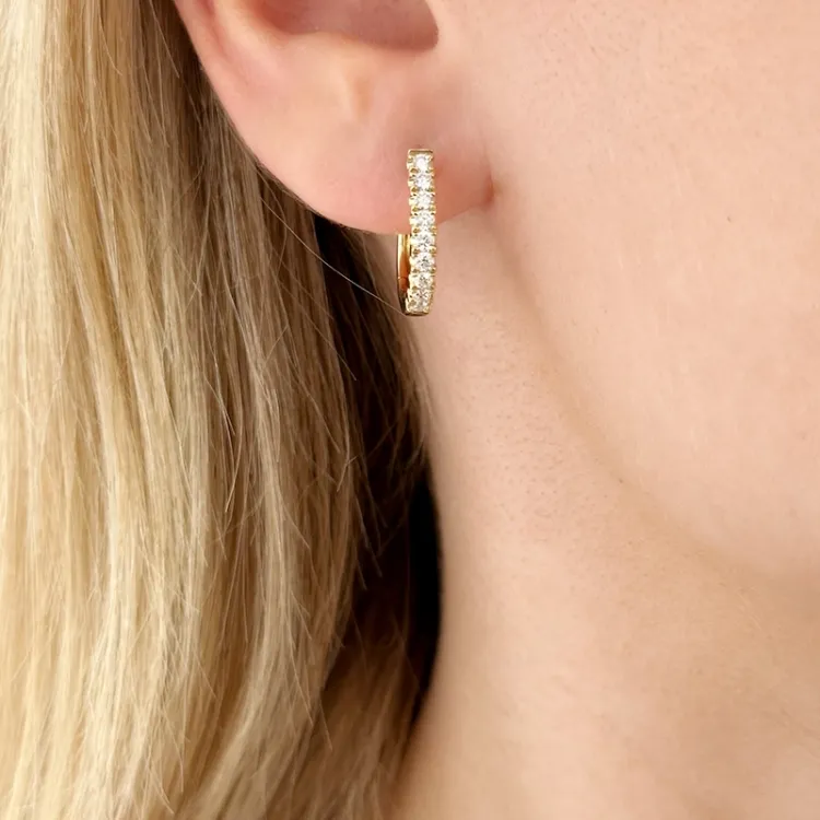 17 mm creol i 14 karat gull med diamant