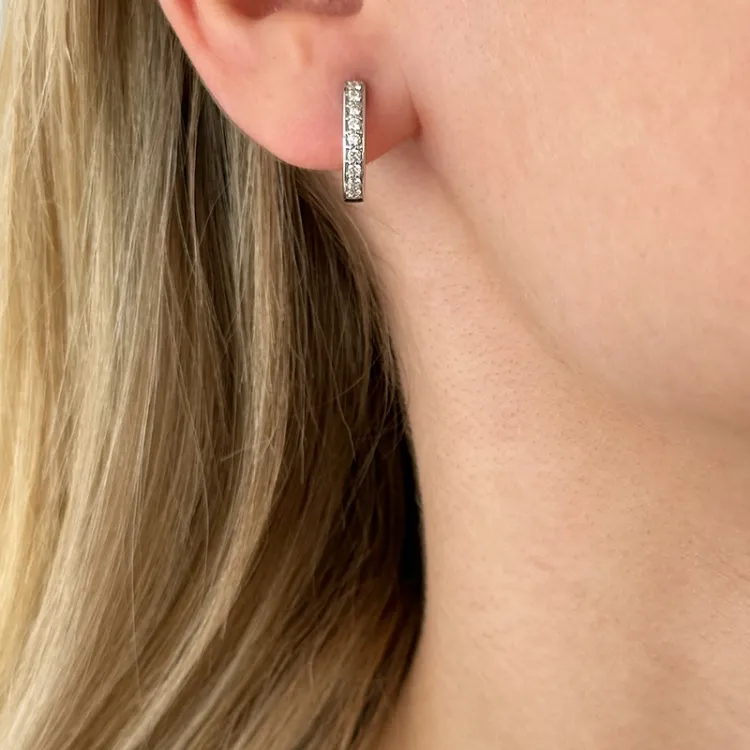 14 mm briljant creol i 14 karat hvitt gull med diamant