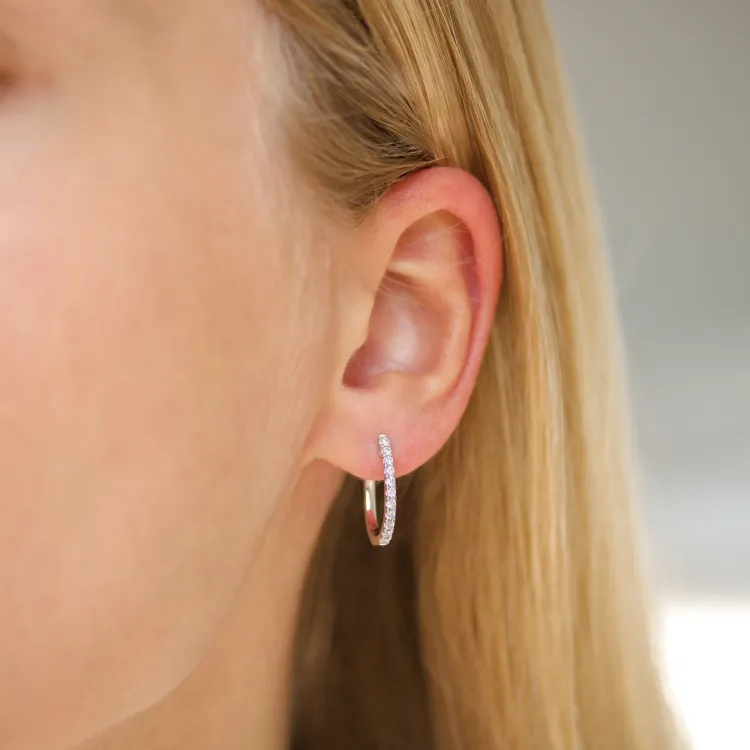 12 mm creol i 14 karat hvitt gull med diamant 