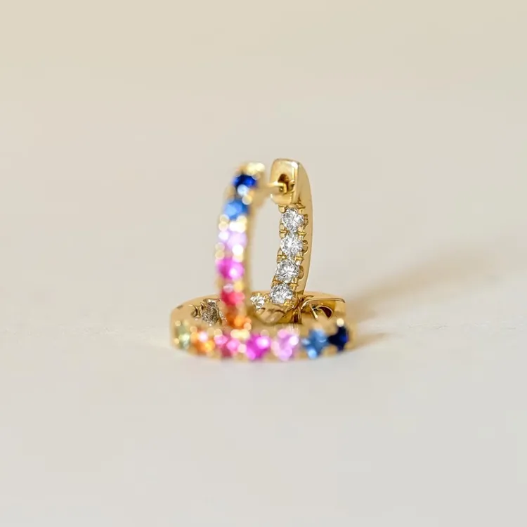 14 mm multifargede safir creol i 14 karat gull med diamant og safir