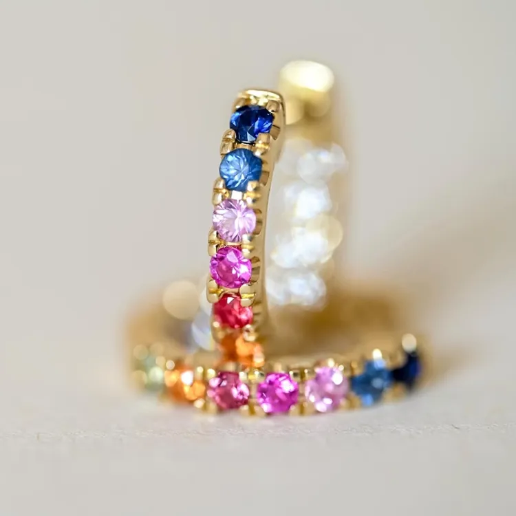 14 mm multifargede safir creol i 14 karat gull med diamant og safir